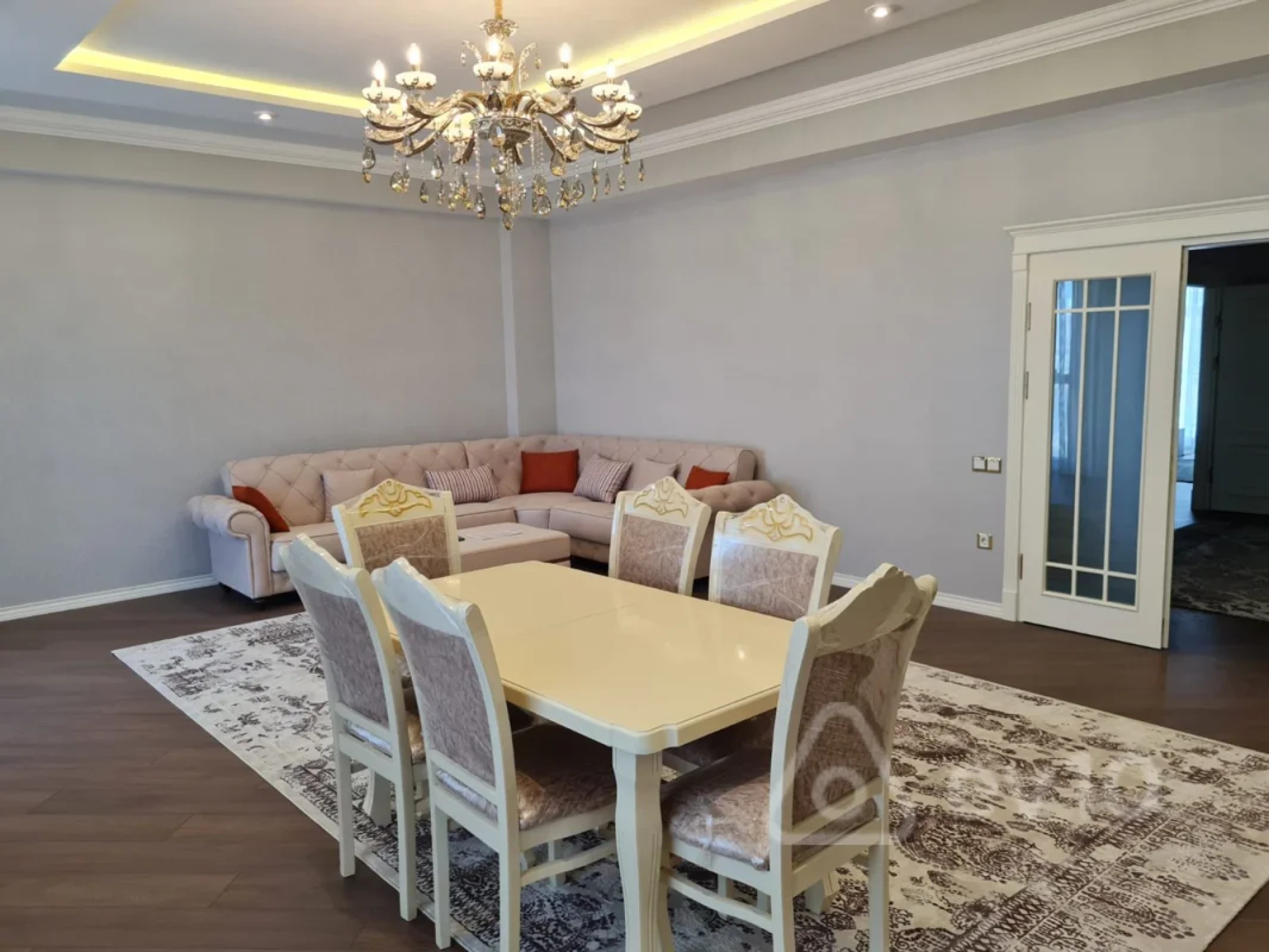 Kirayə verilir 3 otaqlı yeni tikili 170 m²