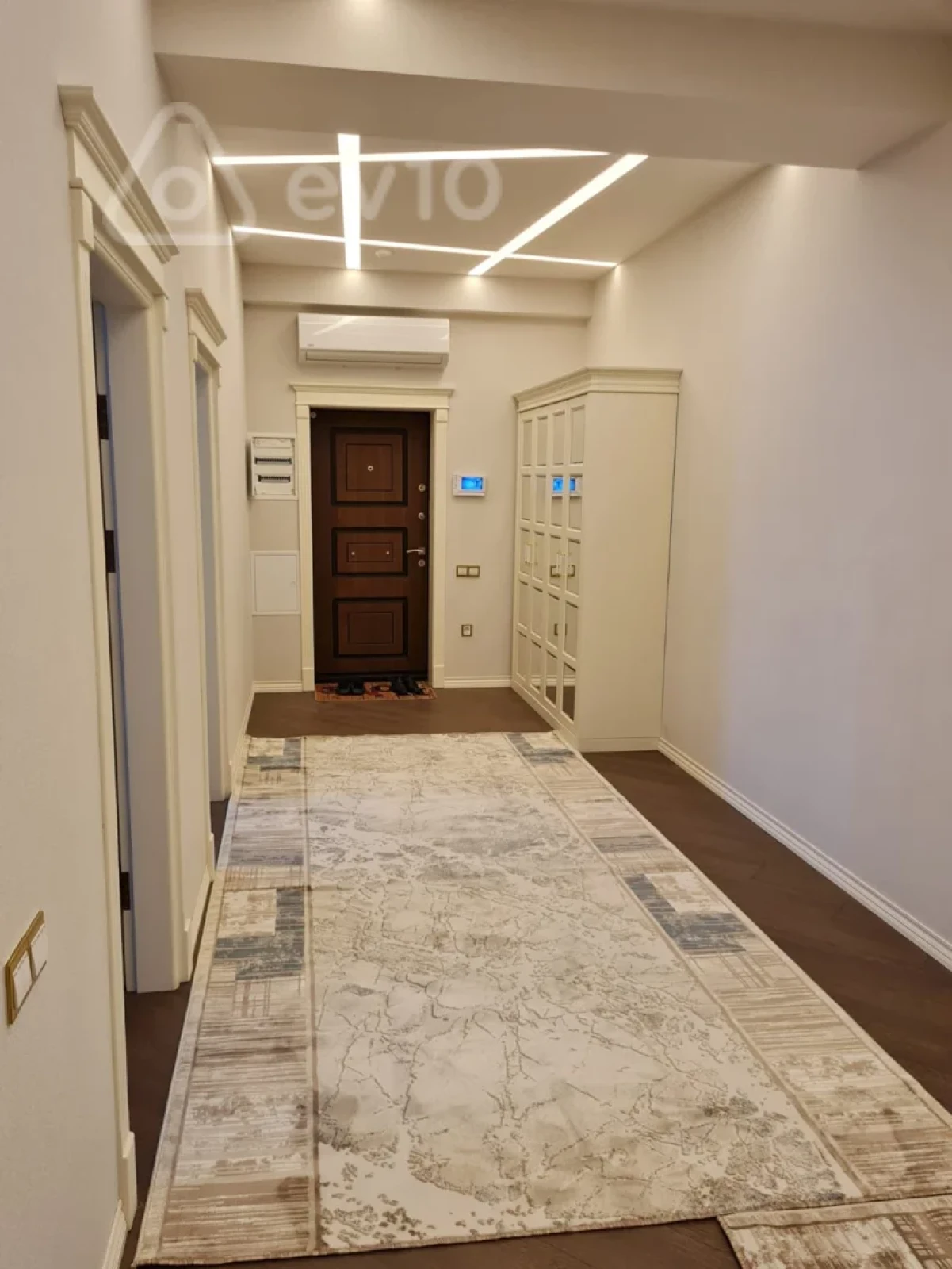 Kirayə verilir 3 otaqlı yeni tikili 170 m²