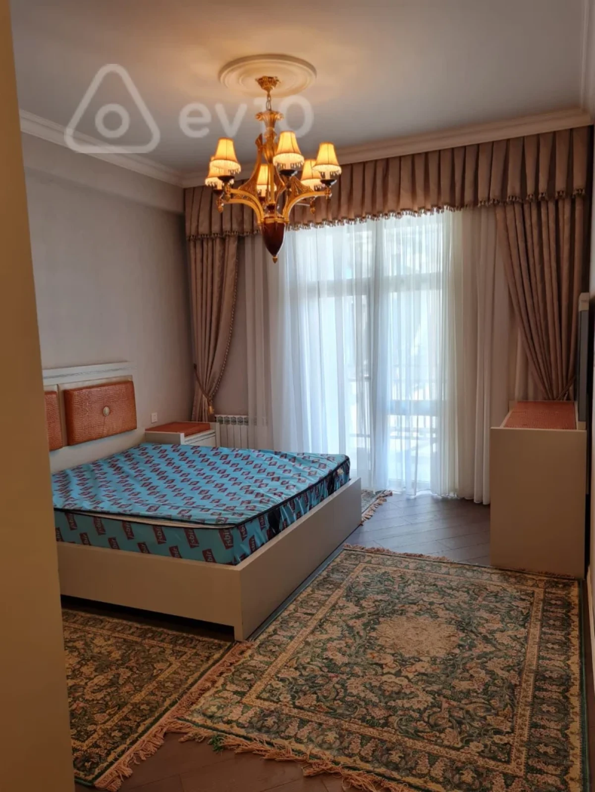 Kirayə verilir 3 otaqlı yeni tikili 170 m²