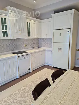 Kirayə verilir 3 otaqlı yeni tikili 170 m²