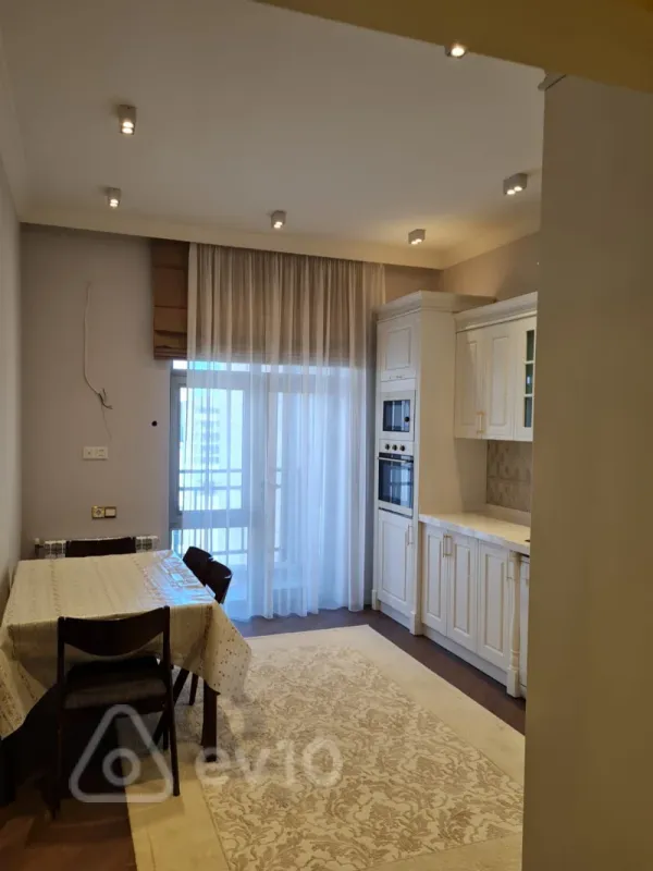 Kirayə verilir 3 otaqlı yeni tikili 170 m²