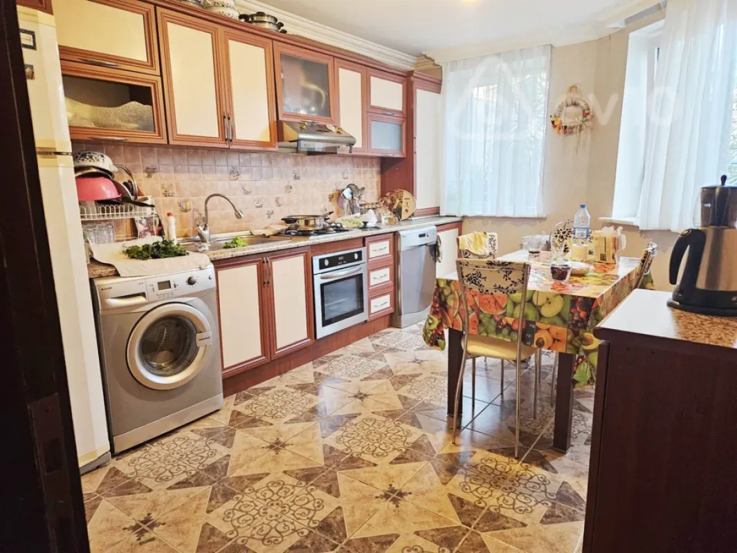 Kirayə verilir 9 otaqlı həyət evi 300 m²