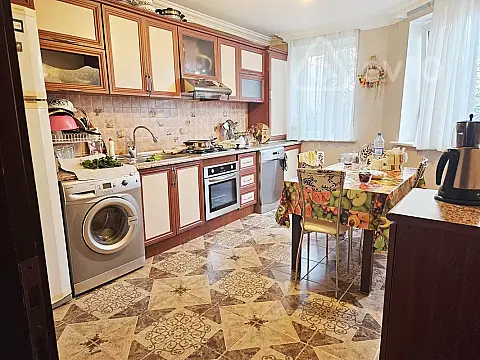 Kirayə verilir 9 otaqlı həyət evi 300 m²