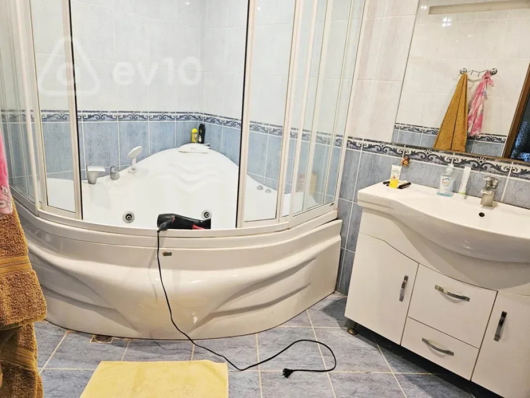 Kirayə verilir 9 otaqlı həyət evi 300 m²