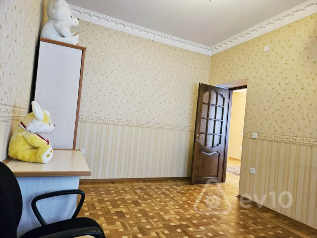 Kirayə verilir 9 otaqlı həyət evi 300 m²