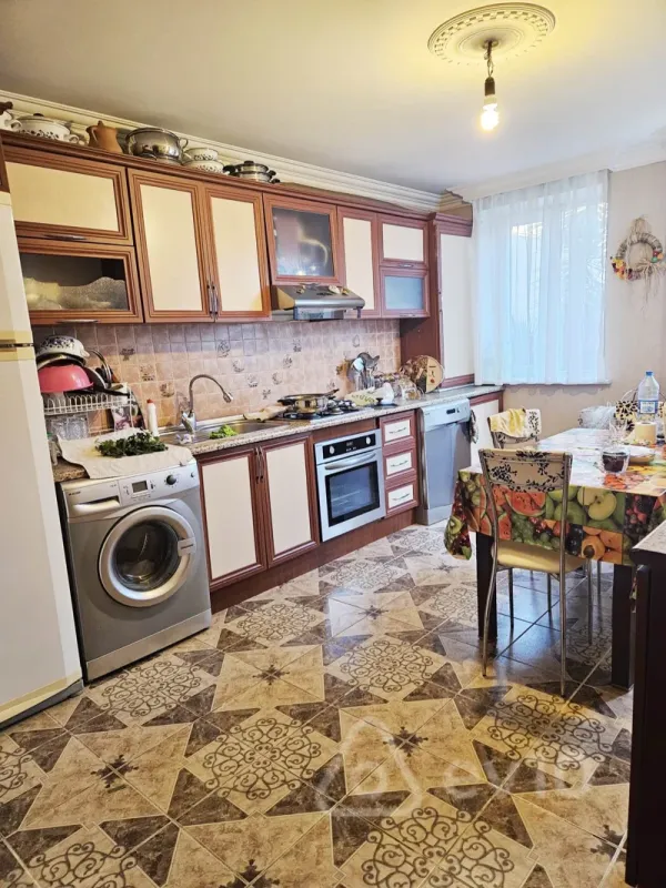 Kirayə verilir 9 otaqlı həyət evi 300 m²