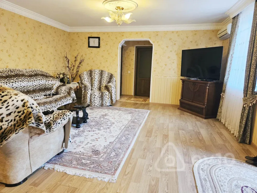 Kirayə verilir 9 otaqlı həyət evi 300 m²