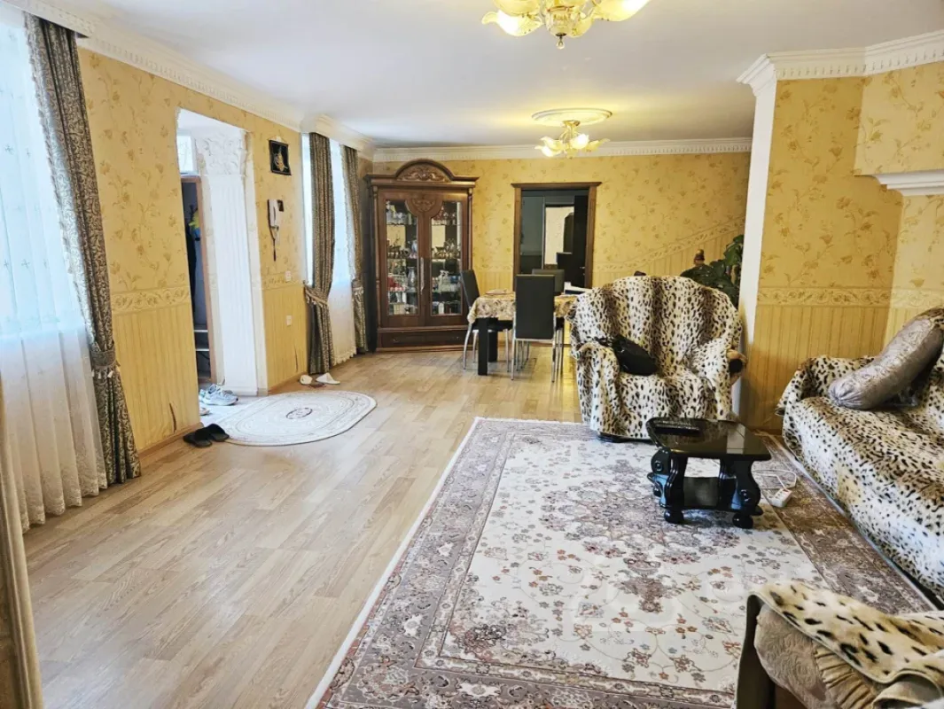 Kirayə verilir 9 otaqlı həyət evi 300 m²