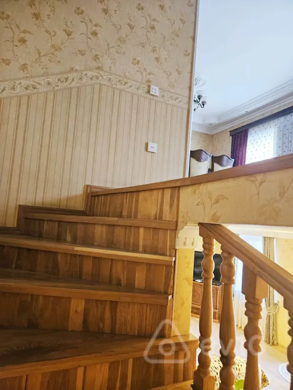 Kirayə verilir 9 otaqlı həyət evi 300 m²