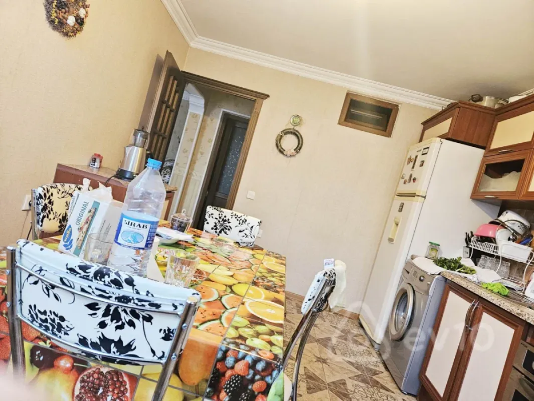 Kirayə verilir 9 otaqlı həyət evi 300 m²