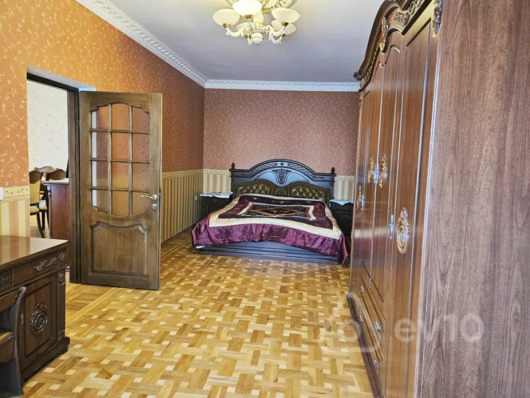 Kirayə verilir 9 otaqlı həyət evi 300 m²