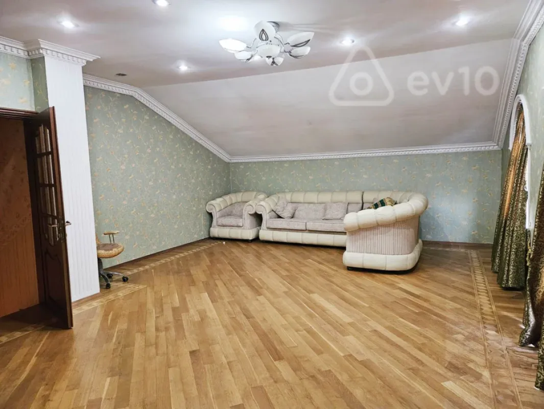 Kirayə verilir 9 otaqlı həyət evi 300 m²