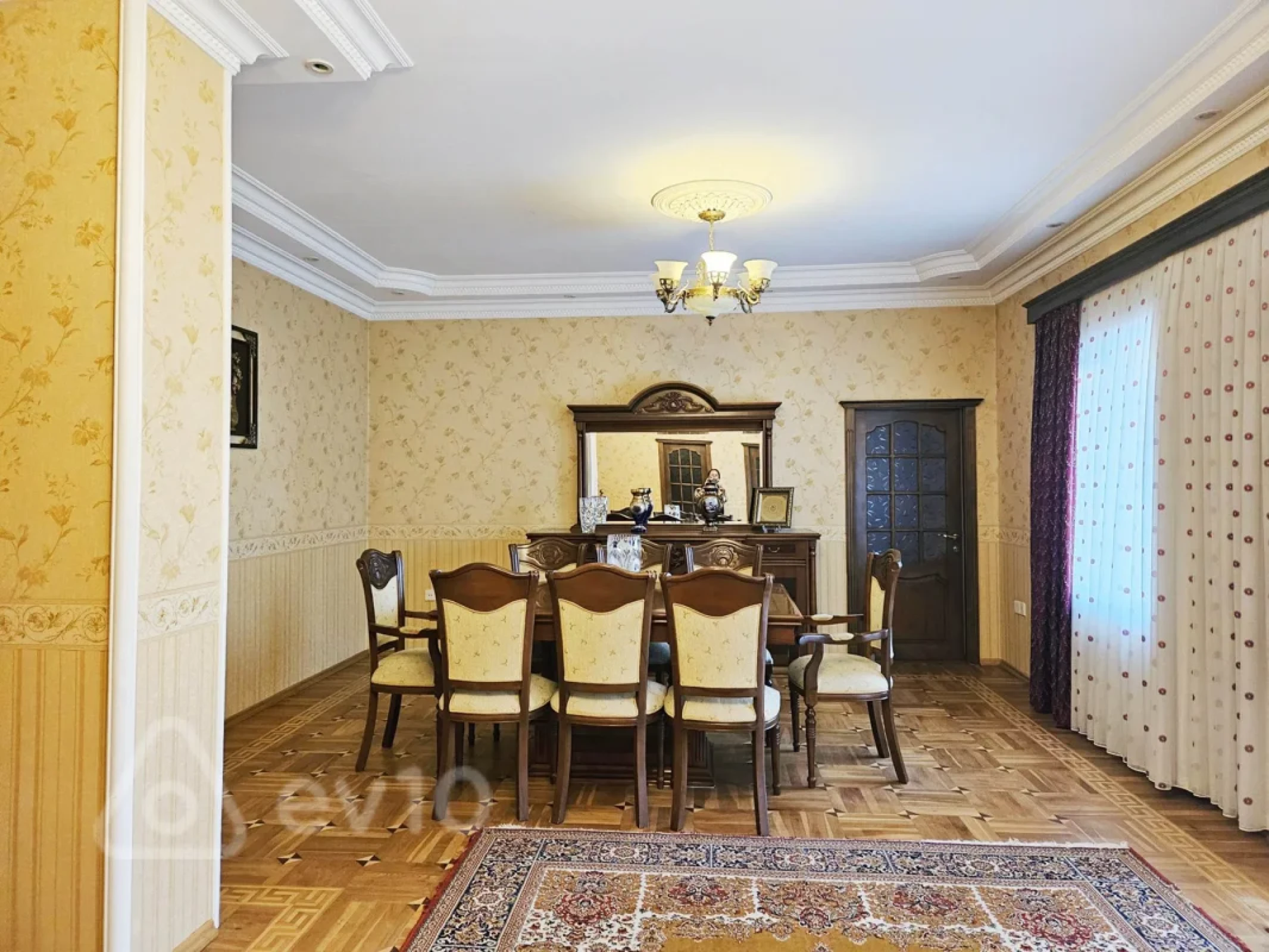 Kirayə verilir 9 otaqlı həyət evi 300 m²