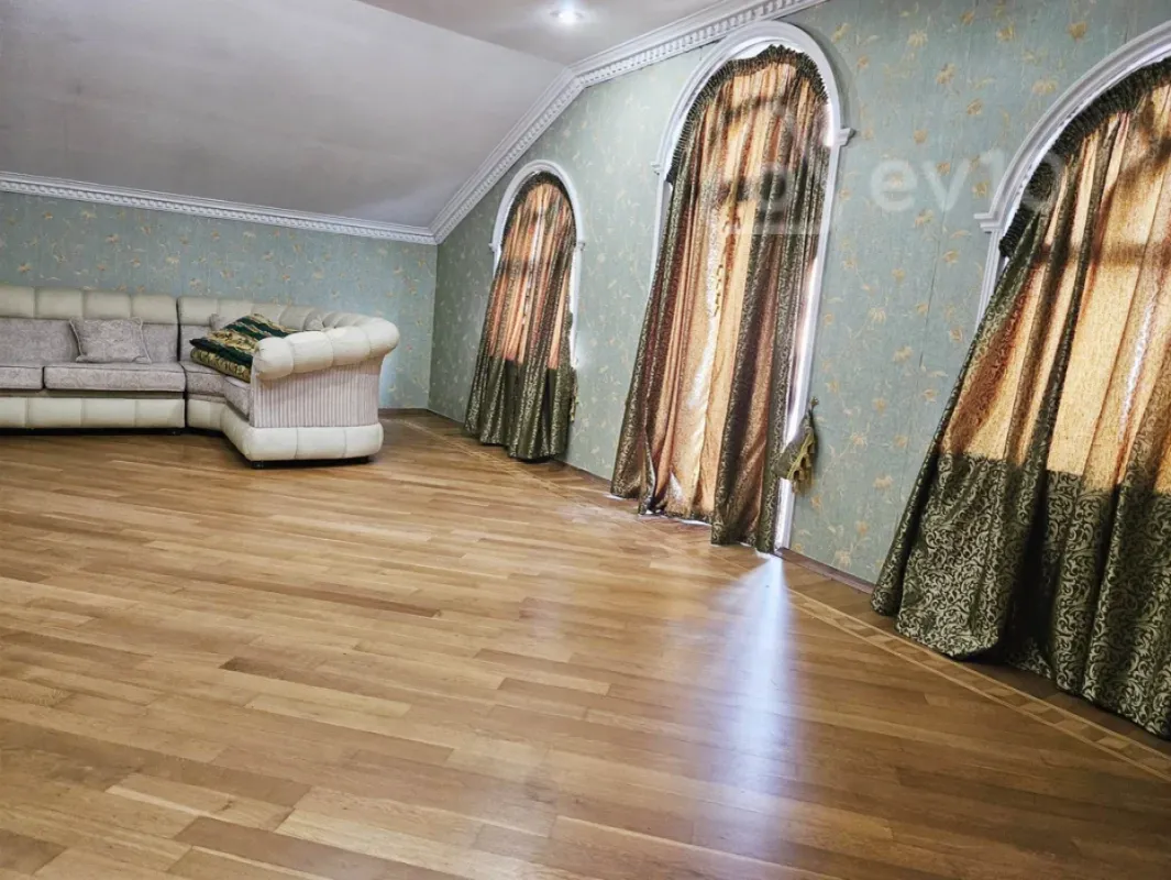 Kirayə verilir 9 otaqlı həyət evi 300 m²