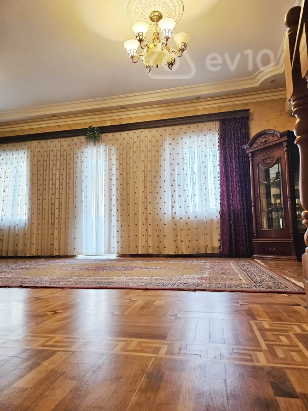 Kirayə verilir 9 otaqlı həyət evi 300 m²