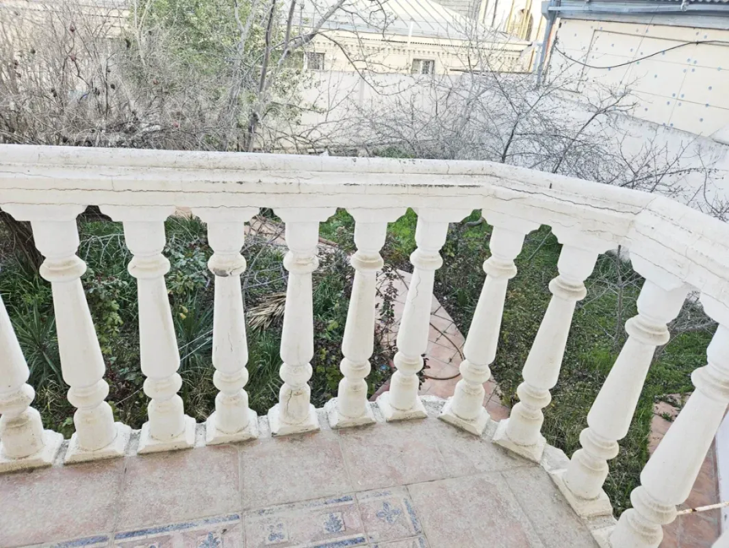 Kirayə verilir 9 otaqlı həyət evi 300 m²