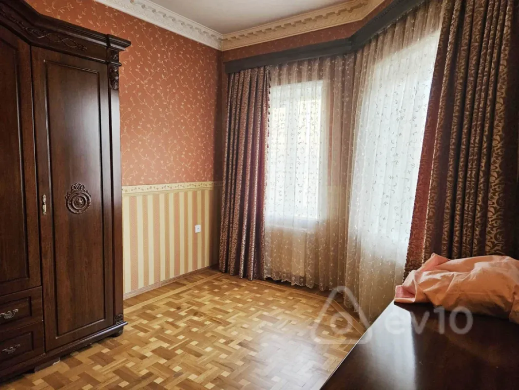 Kirayə verilir 9 otaqlı həyət evi 300 m²