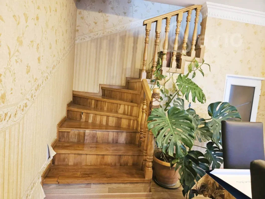 Kirayə verilir 9 otaqlı həyət evi 300 m²