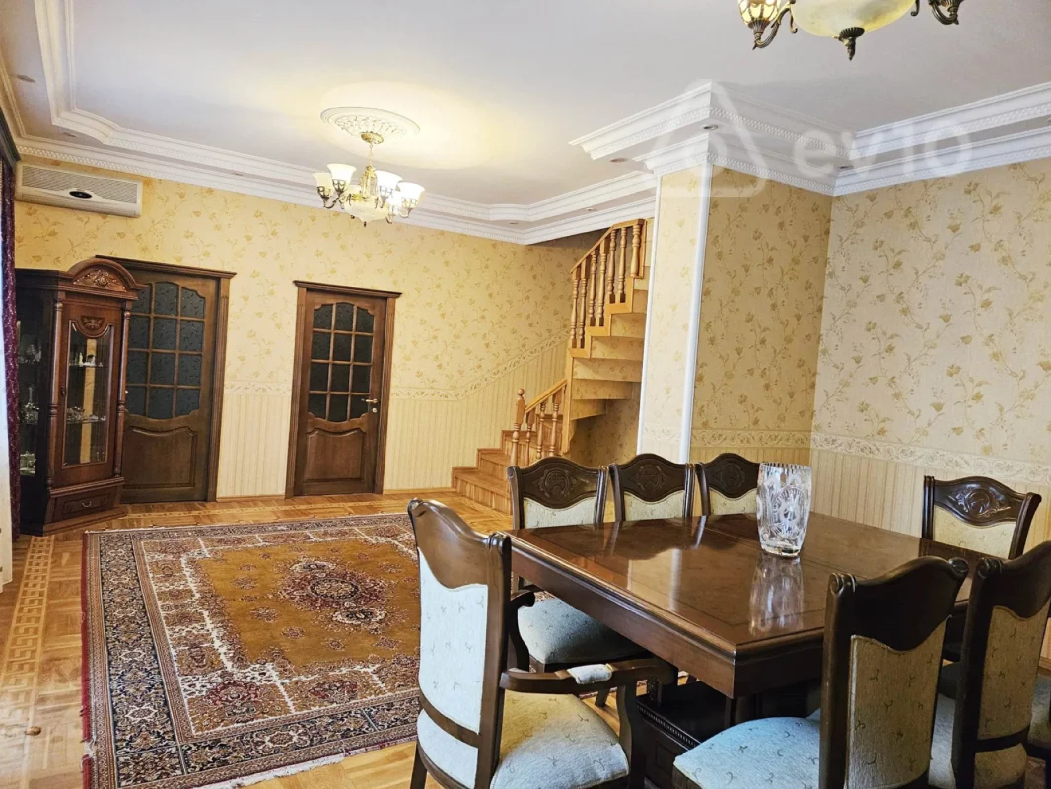Kirayə verilir 9 otaqlı həyət evi 300 m²