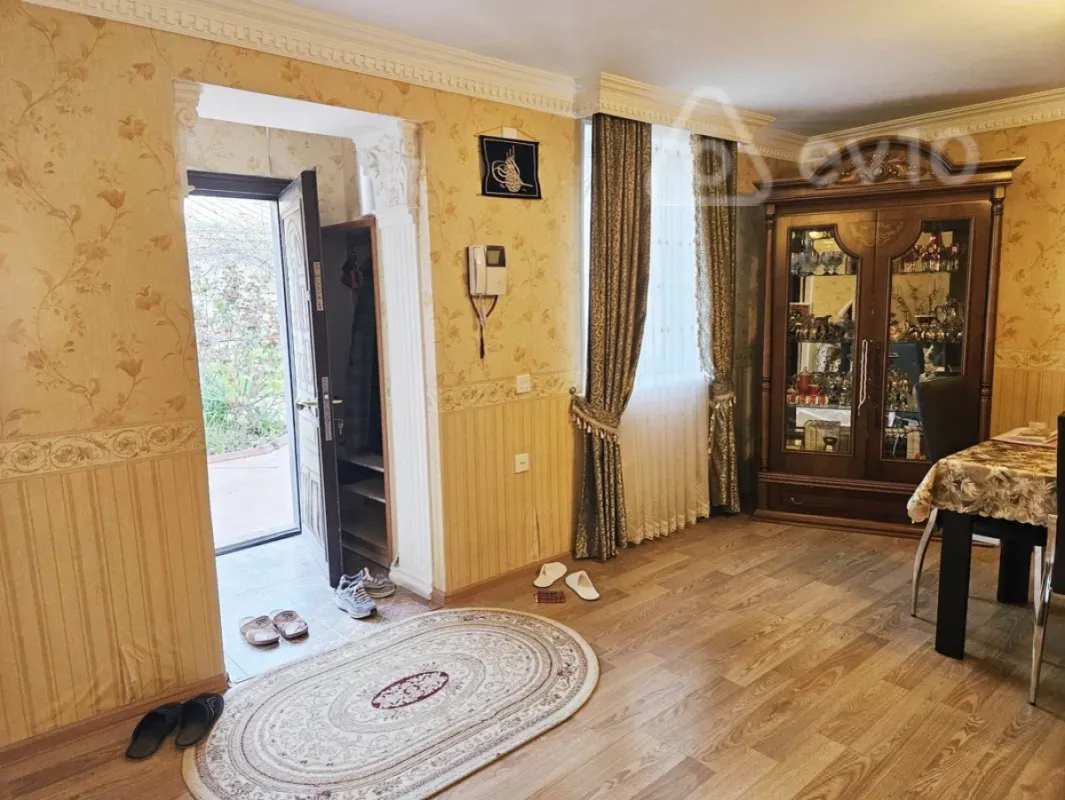 Kirayə verilir 9 otaqlı həyət evi 300 m²