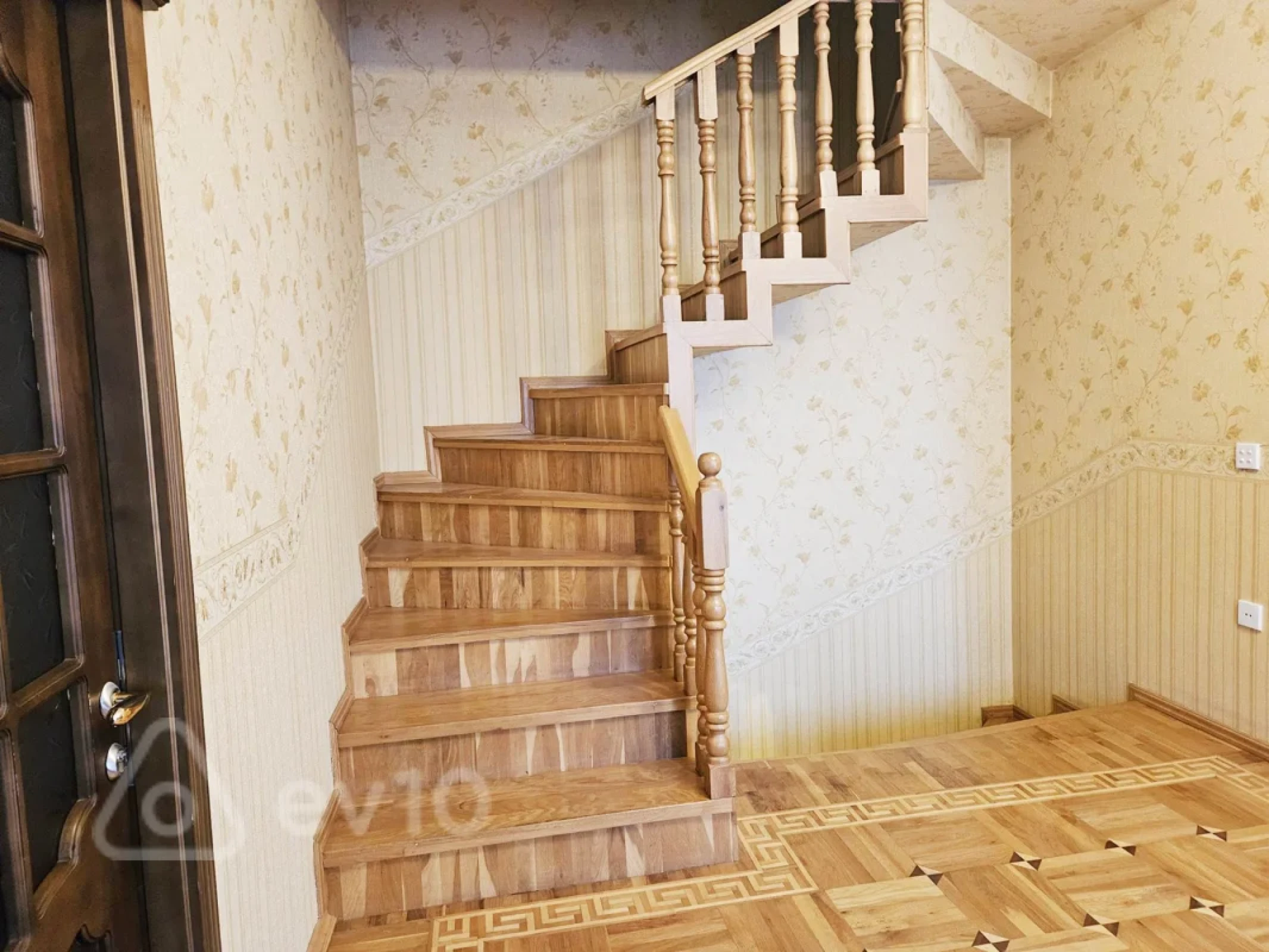 Kirayə verilir 9 otaqlı həyət evi 300 m²