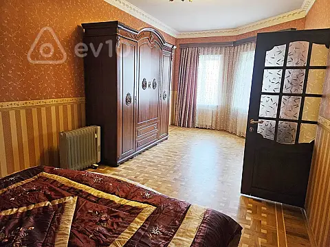 Kirayə verilir 9 otaqlı həyət evi 300 m²