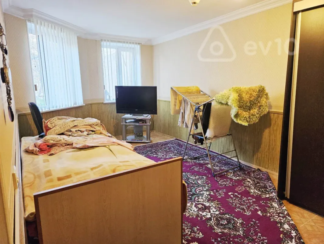 Kirayə verilir 9 otaqlı həyət evi 300 m²