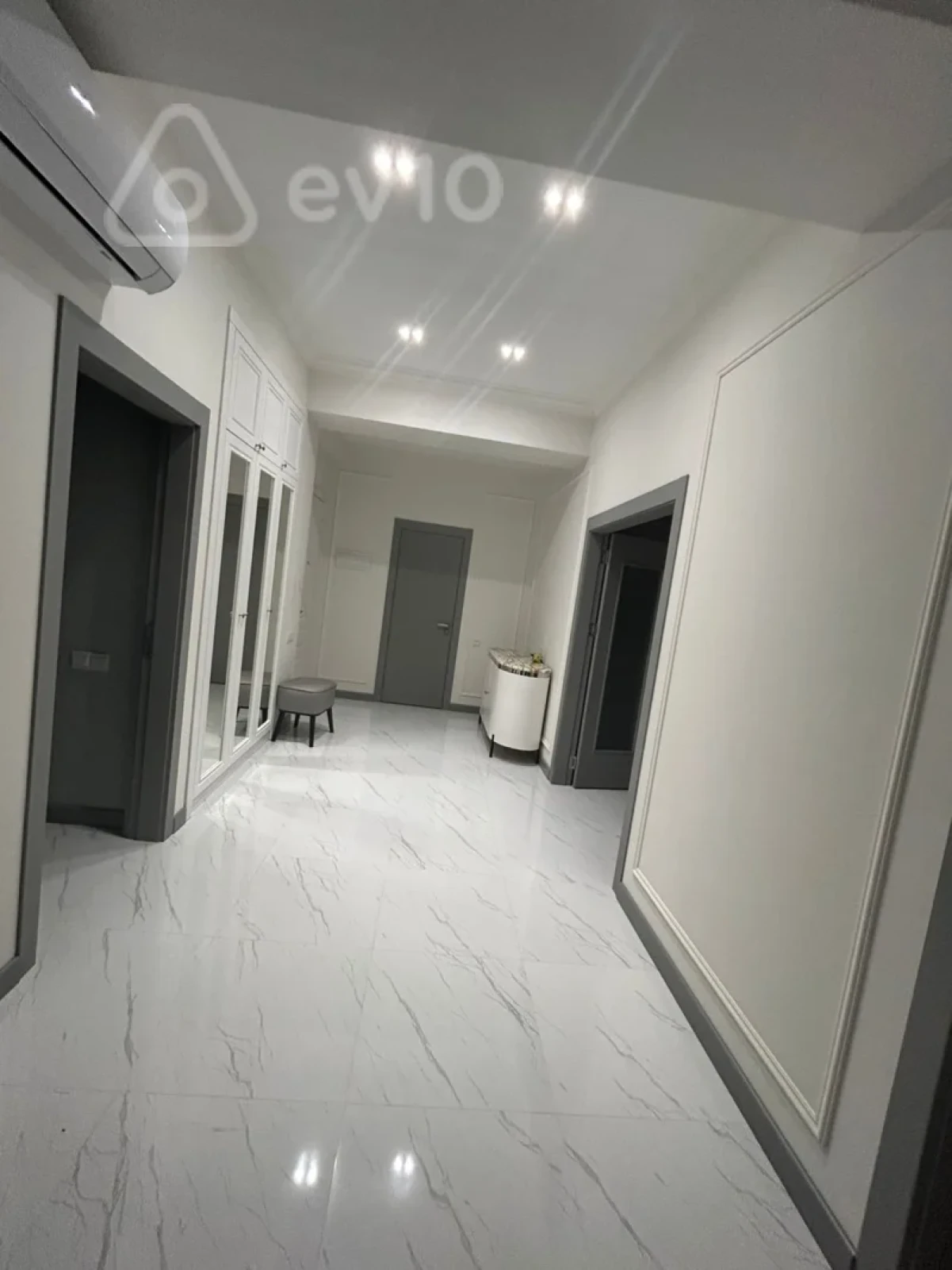 Kirayə verilir 3 otaqlı yeni tikili 153 m²