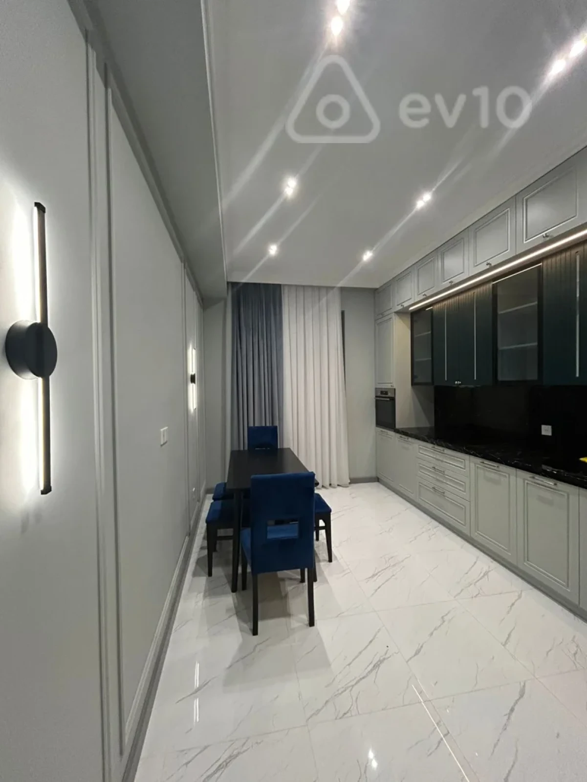 Kirayə verilir 3 otaqlı yeni tikili 153 m²
