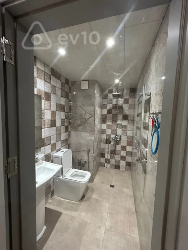 Kirayə verilir 3 otaqlı yeni tikili 153 m²