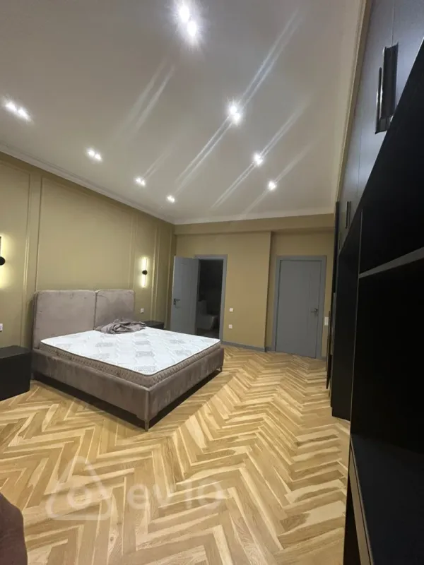 Kirayə verilir 3 otaqlı yeni tikili 153 m²