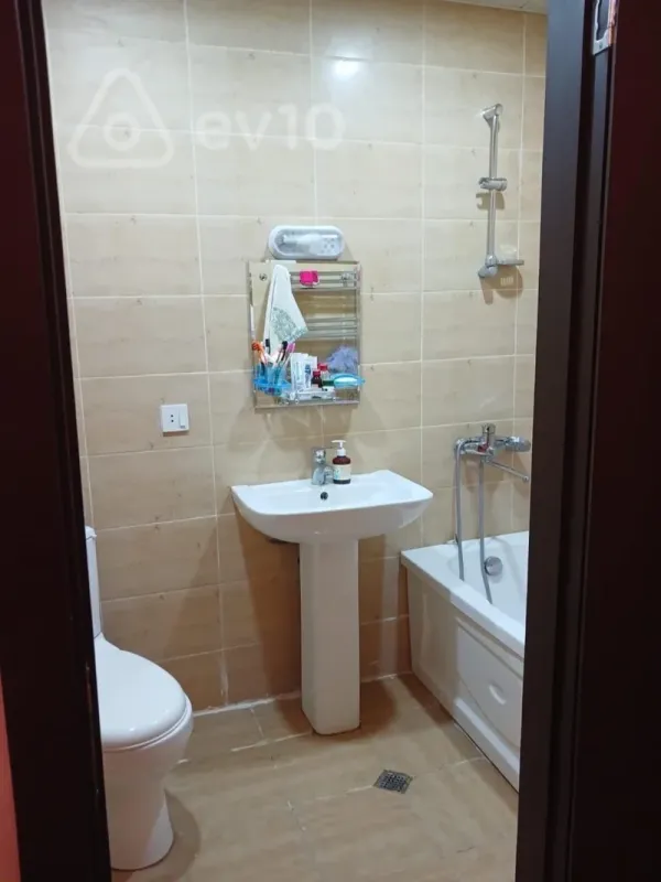 Kirayə verilir 2 otaqlı yeni tikili 85 m²