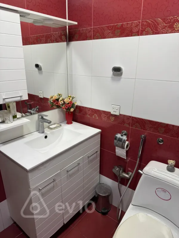 Kirayə verilir 4 otaqlı yeni tikili 130 m²