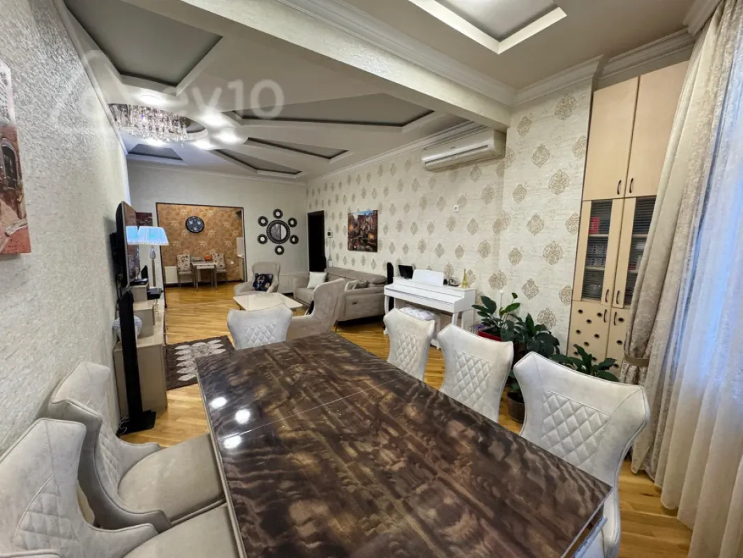 Kirayə verilir 4 otaqlı yeni tikili 130 m²