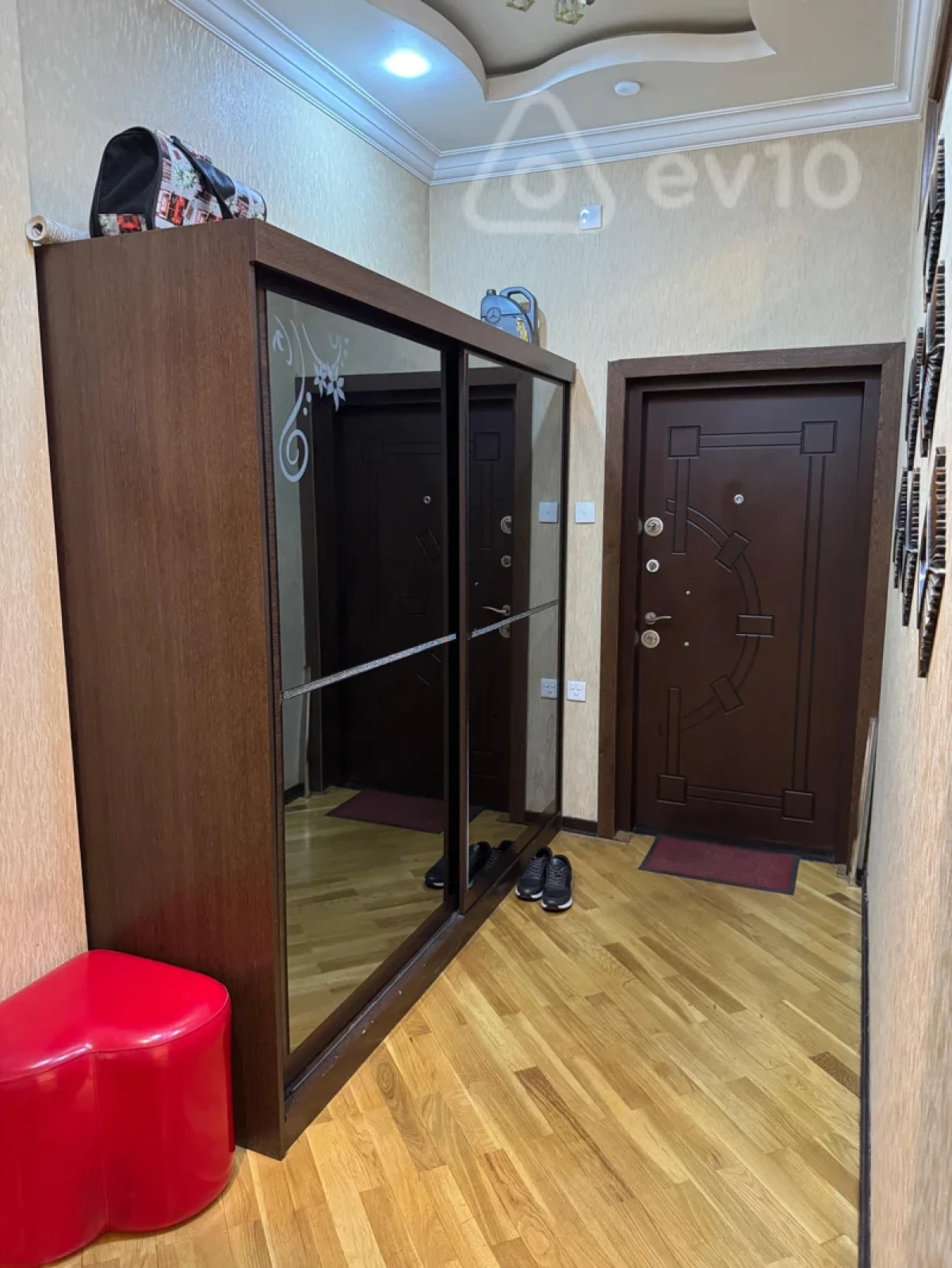 Kirayə verilir 4 otaqlı yeni tikili 130 m²