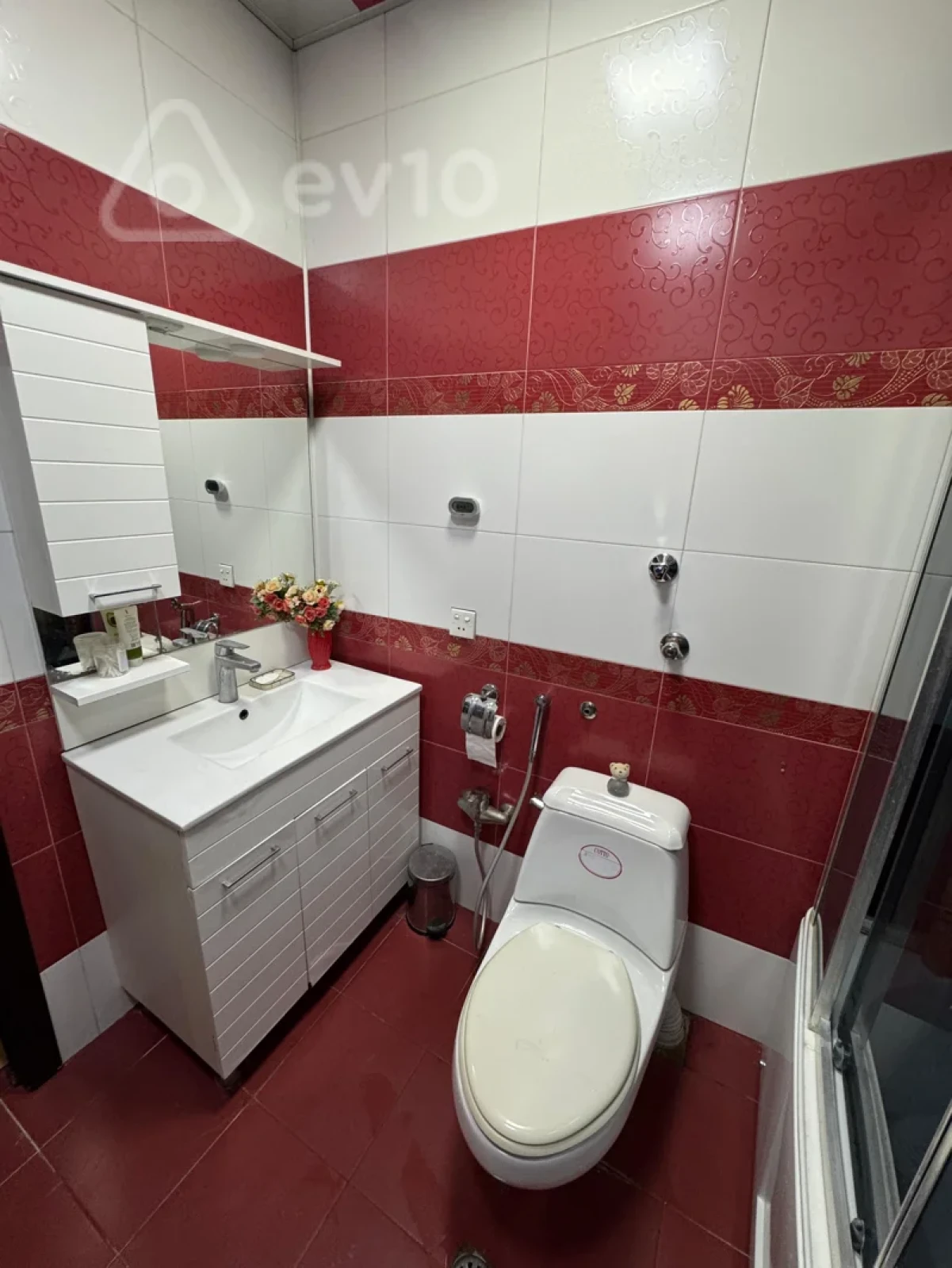 Kirayə verilir 4 otaqlı yeni tikili 130 m²
