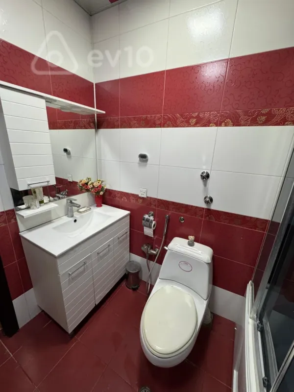 Kirayə verilir 4 otaqlı yeni tikili 130 m²