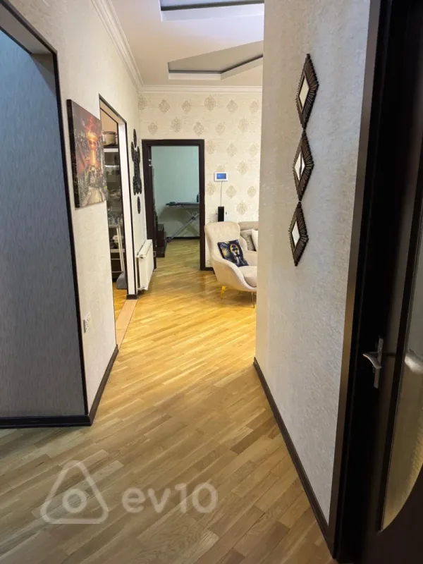 Kirayə verilir 4 otaqlı yeni tikili 130 m²