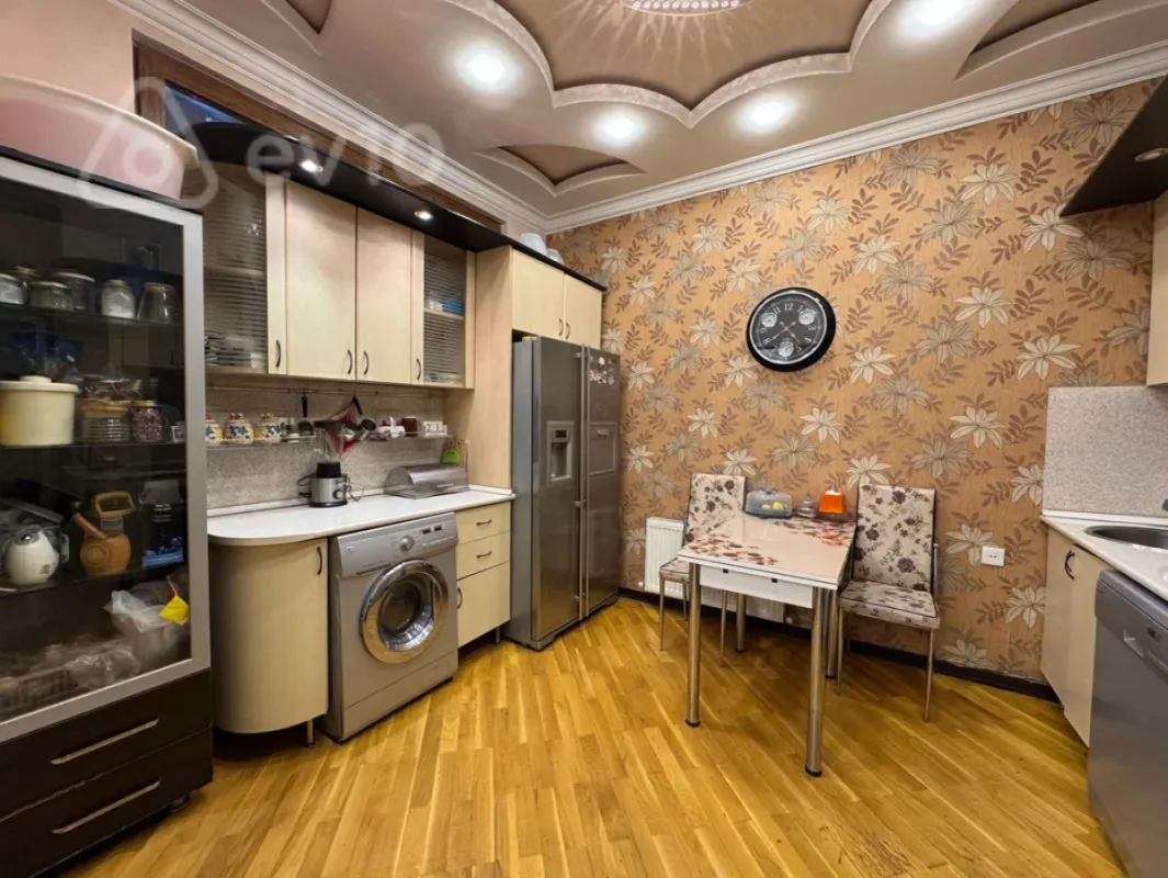 Kirayə verilir 4 otaqlı yeni tikili 130 m²