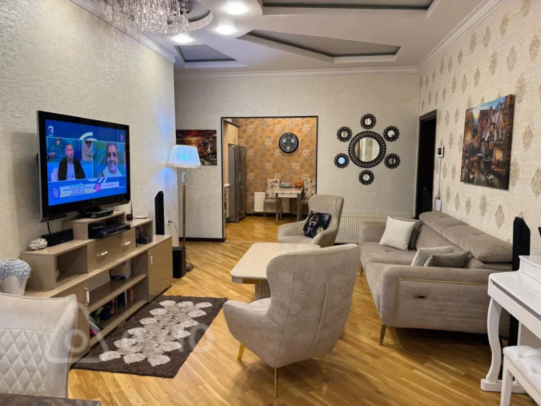 Kirayə verilir 4 otaqlı yeni tikili 130 m²
