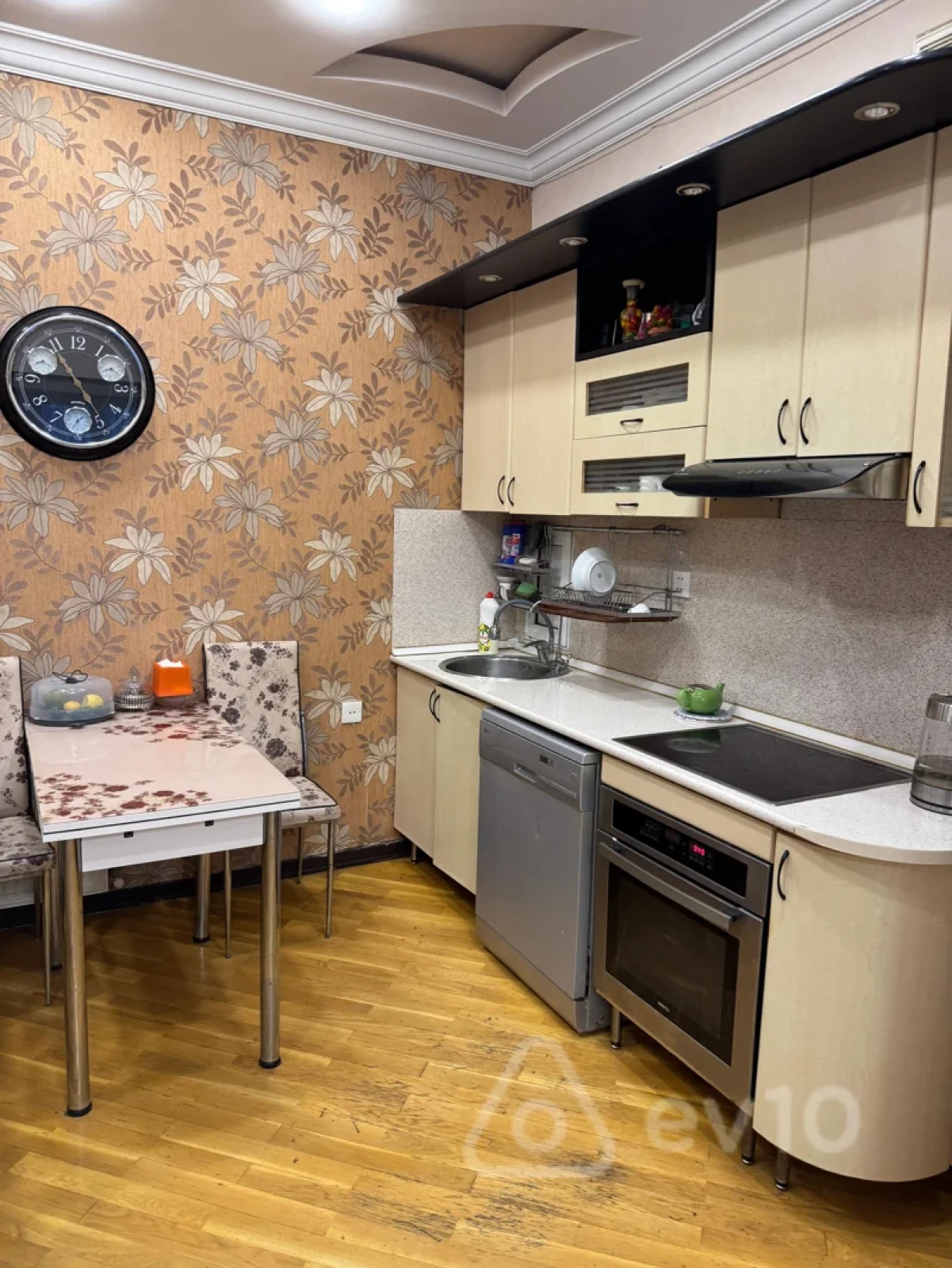 Kirayə verilir 4 otaqlı yeni tikili 130 m²