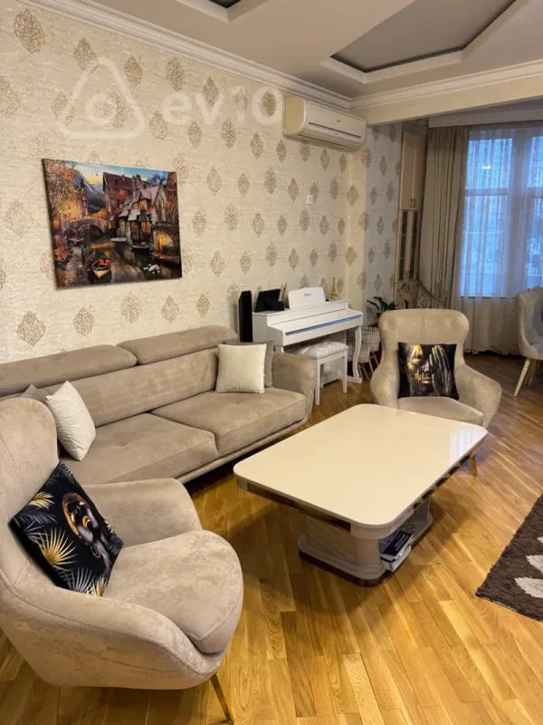 Kirayə verilir 4 otaqlı yeni tikili 130 m²