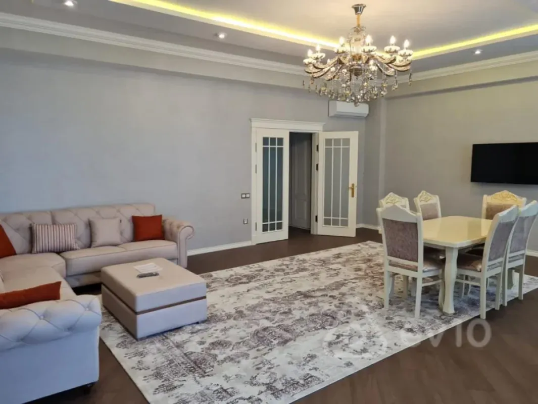 Kirayə verilir 3 otaqlı yeni tikili 170 m²