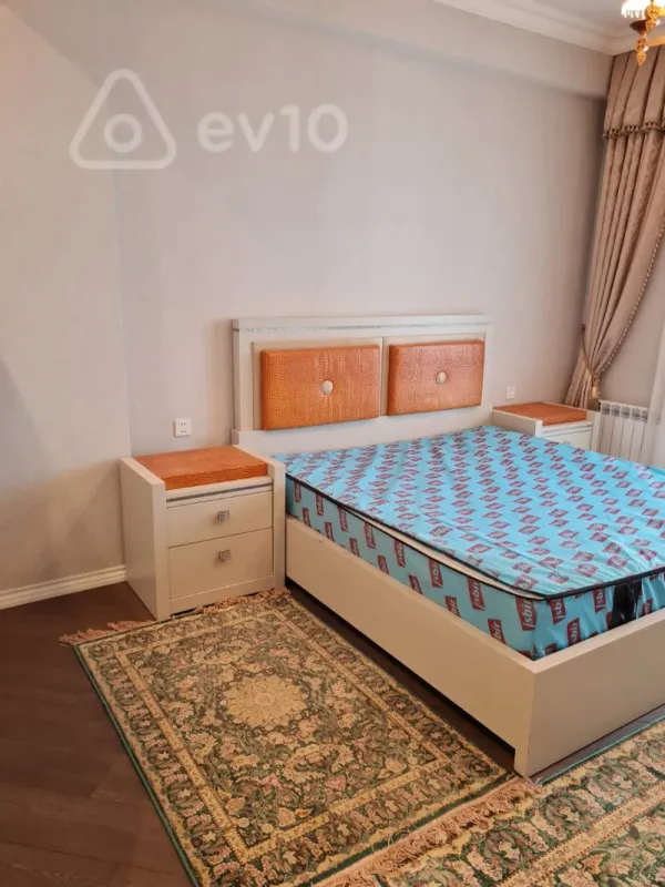 Kirayə verilir 3 otaqlı yeni tikili 170 m²