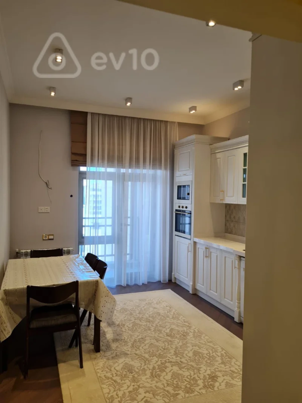 Kirayə verilir 3 otaqlı yeni tikili 170 m²