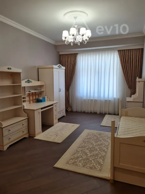Kirayə verilir 3 otaqlı yeni tikili 170 m²