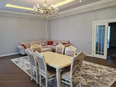 Kirayə verilir 3 otaqlı yeni tikili 170 m²