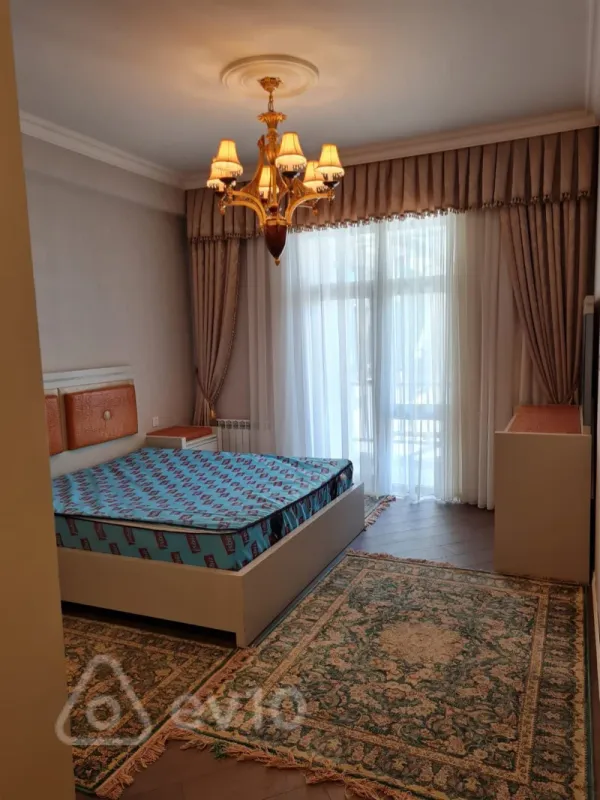 Kirayə verilir 3 otaqlı yeni tikili 170 m²