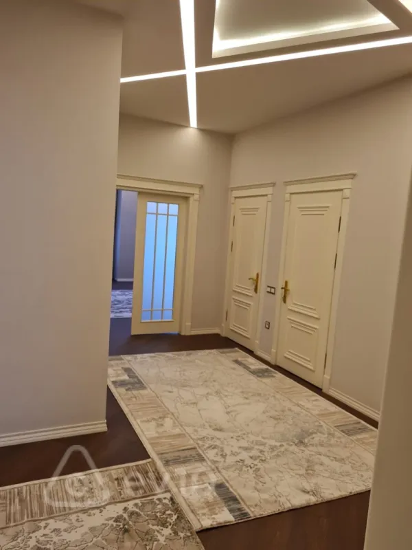 Kirayə verilir 3 otaqlı yeni tikili 170 m²