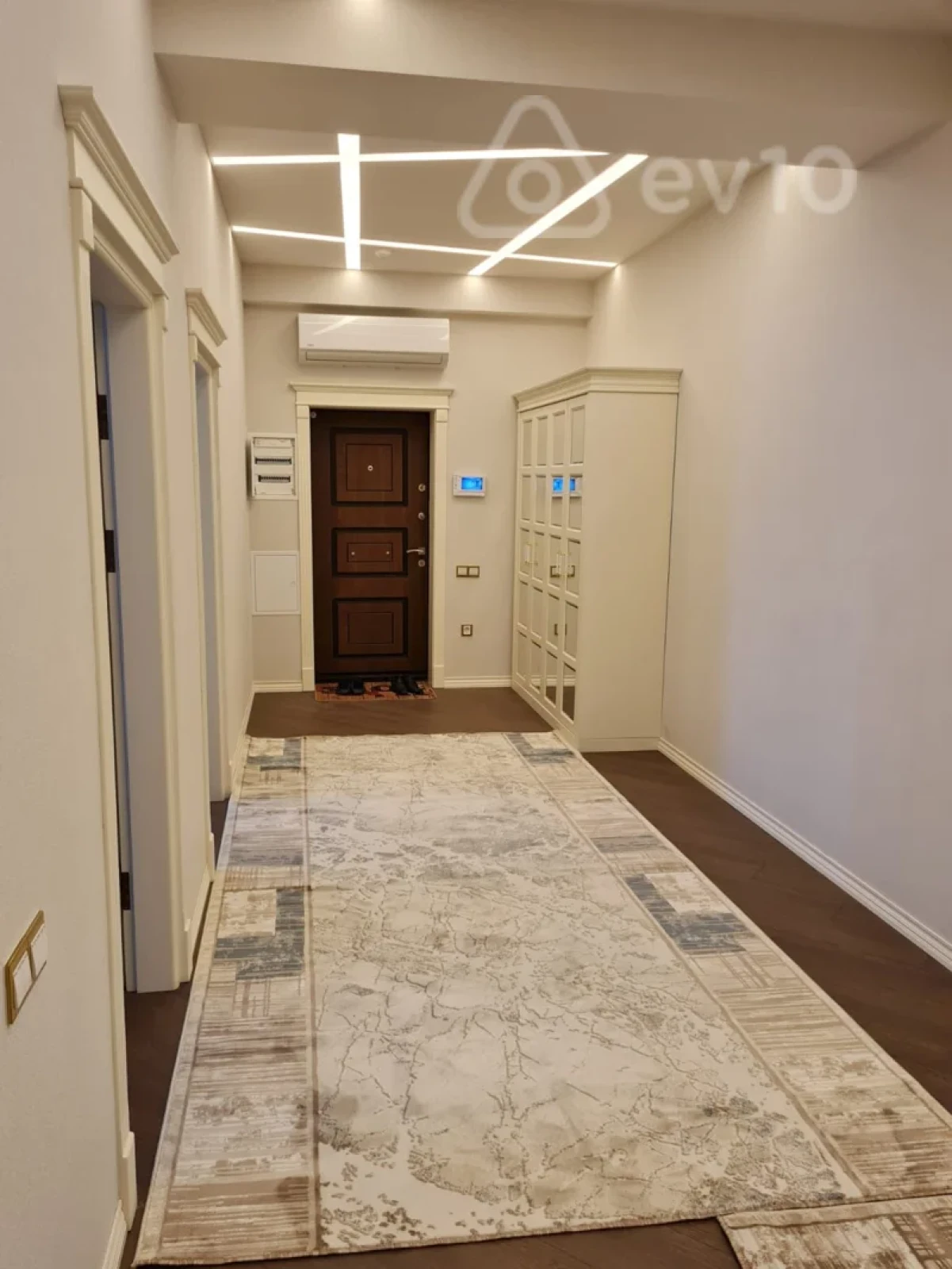 Kirayə verilir 3 otaqlı yeni tikili 170 m²